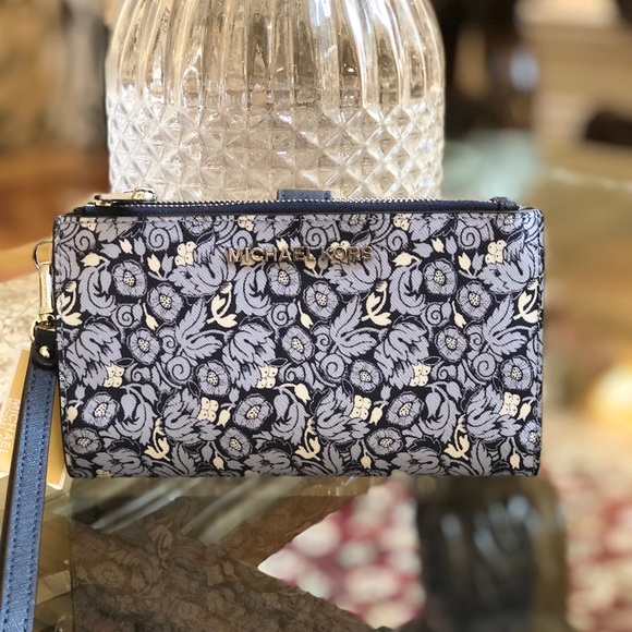 Michael kors double zip SmartPhone wallet wristlet - Picture 7 of 8